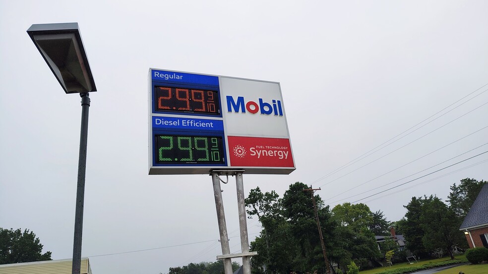 More Photos Of 401 Monroe St, Carthage Convenience Store For Sale