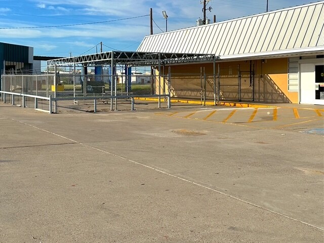 More Photos Of 616 US Highway 181, Taft Freestanding For Sale