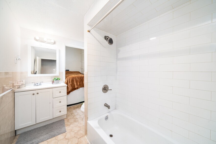 More Photos Of 103-105 Devon St, Kearny Apartments For Sale