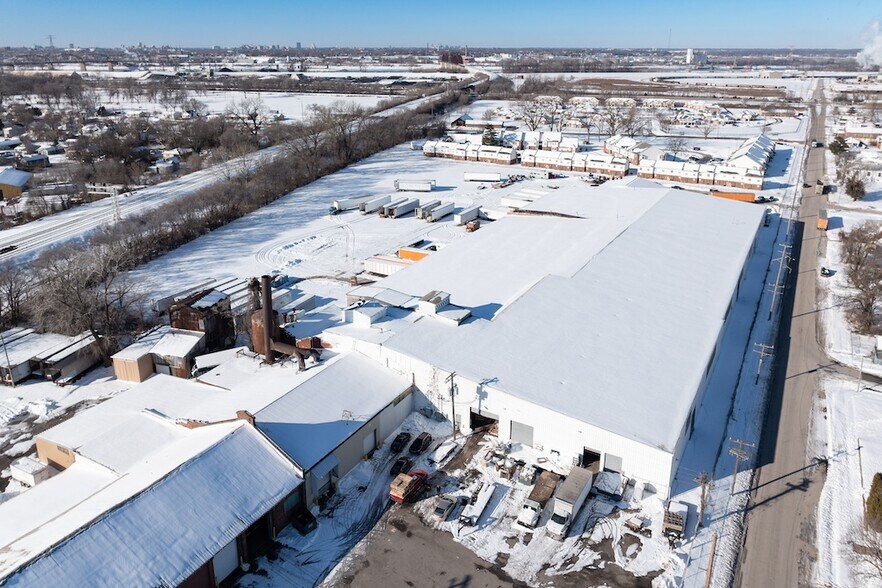 More Photos Of 1200 Bissell St, Venice Warehouse For Sale