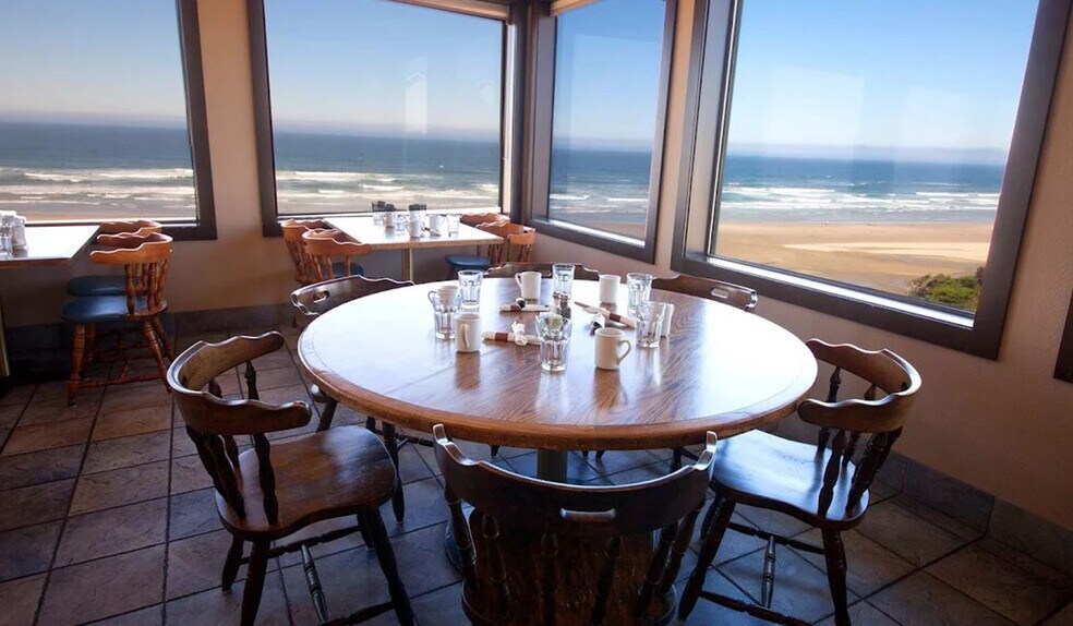 More Photos Of 536-614 SW Elizabeth St, Newport Hotel For Sale