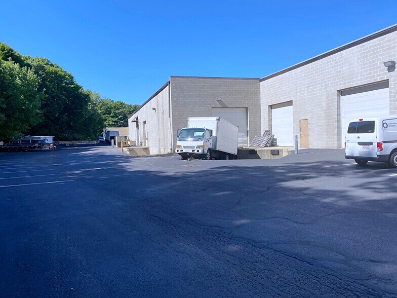 More Photos Of 271 Salem St, Woburn Light Manufacturing For Lease