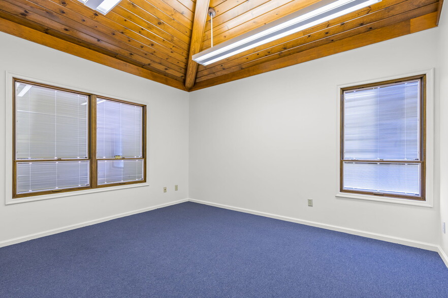 More Photos Of 73 E Wilson Bridge Rd, Worthington Office For Sale