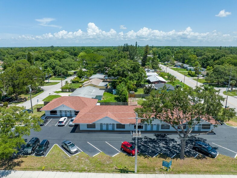 Primary Photo Of 4109 Bee Ridge Rd, Sarasota Medical For Lease