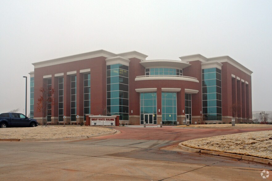 More Photos Of 14201 Caliber Dr, Oklahoma City Office For Lease