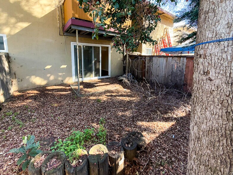 More Photos Of 25039 Cypress Ave, Hayward Apartments For Sale