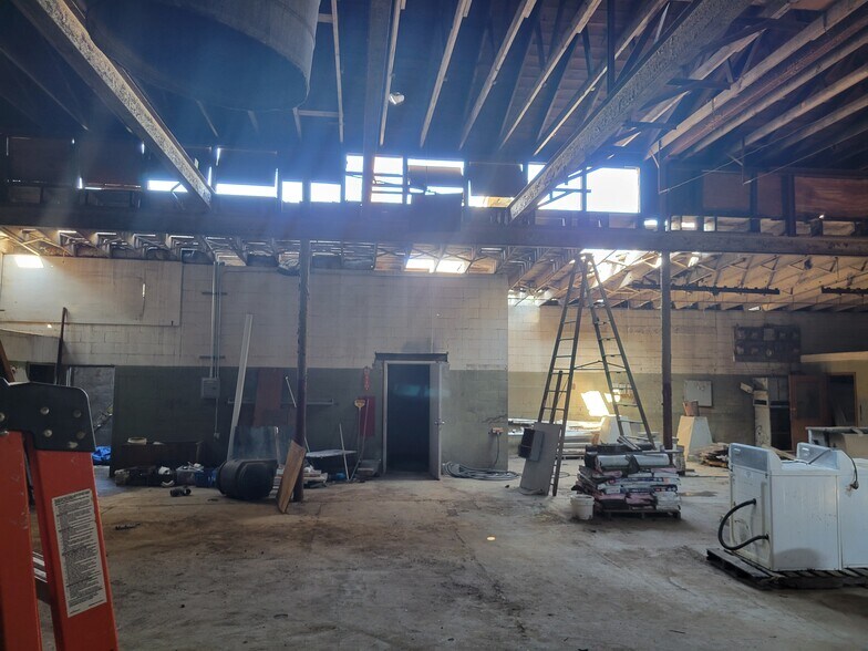 More Photos Of 1117 W Mulberry St, Lancaster Manufacturing For Sale