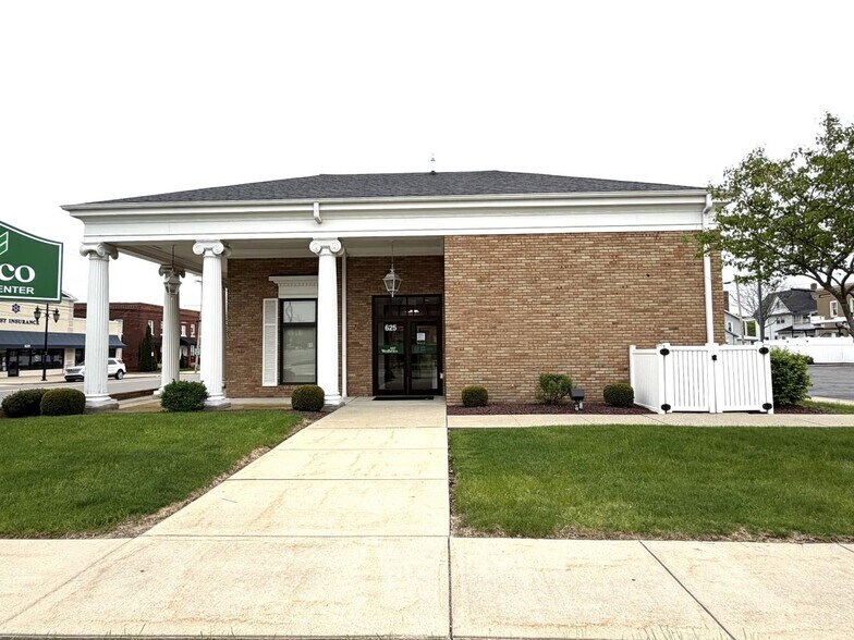 More Photos Of 625 Scott St, Napoleon Bank For Sale