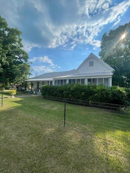 More Photos Of 85 Main St, Georgetown Specialty For Sale