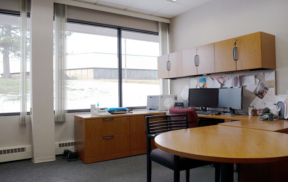 More Photos Of 11780 Borman Dr, Maryland Heights Office For Lease