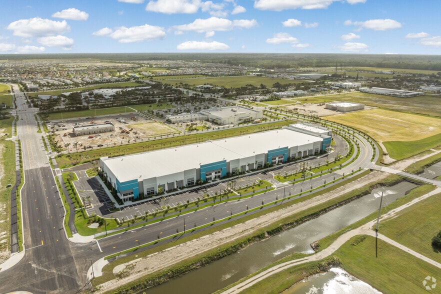 More Photos Of 17035 Persimmon Blvd W, Wellington Unknown For Lease