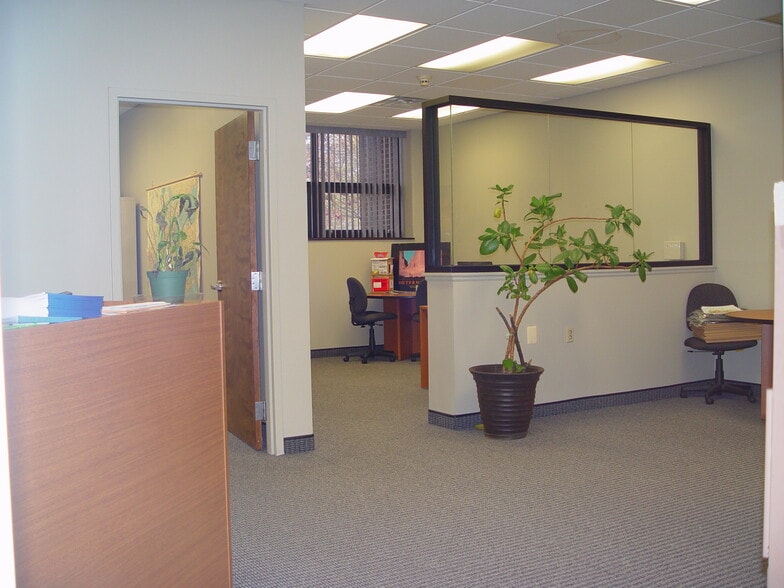 More Photos Of 64 Mountainview Blvd, Wayne Medical For Lease