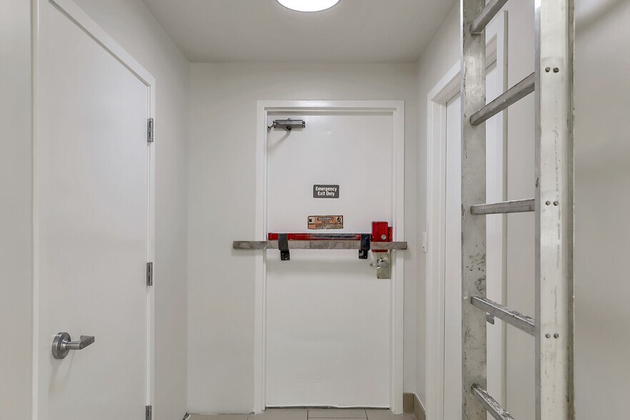 More Photos Of 190 Washington Blvd, Fremont Freestanding For Lease