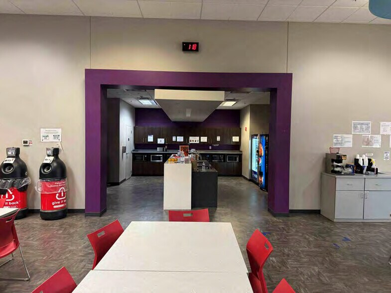 More Photos Of 4520 20th Ave SW, Cedar Rapids Warehouse For Sale