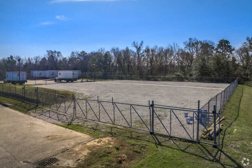 More Photos Of 15925 Morales Rd, Houston Unknown For Lease