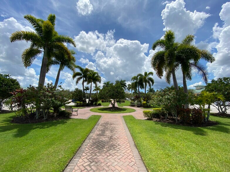 More Photos Of 8039 Cooper Creek Blvd, Bradenton Unknown For Lease