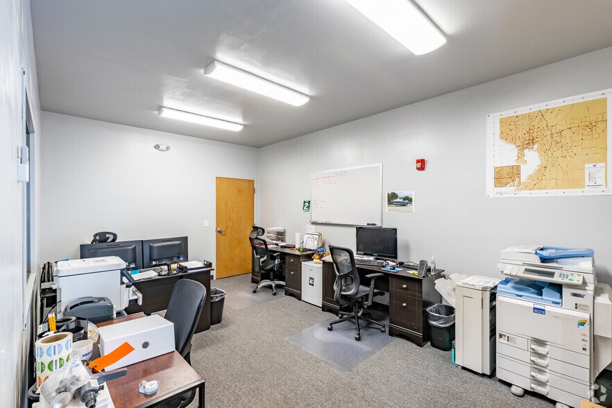 More Photos Of 5035 W Hillsborough Ave, Tampa Warehouse For Lease