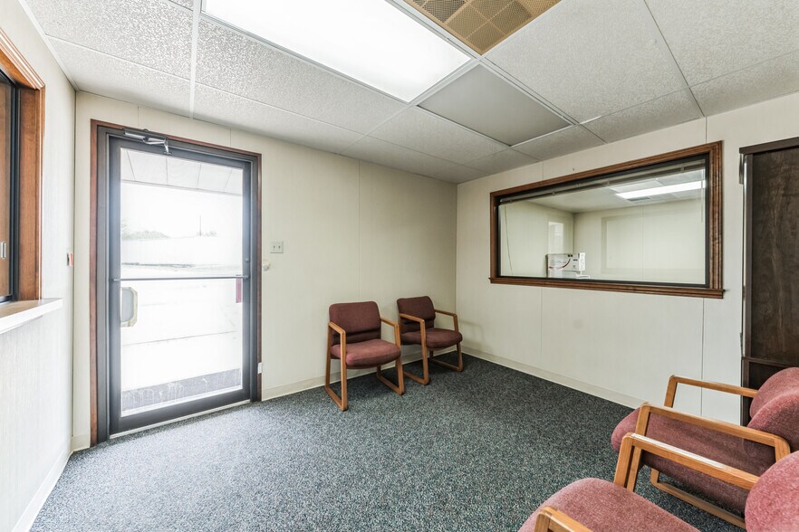 More Photos Of 1611 Old Granger Rd, Taylor Office For Lease