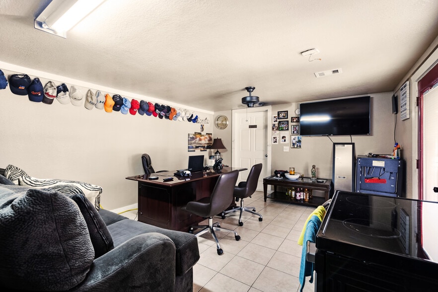More Photos Of 1106 Wayside Dr, Houston Auto Repair For Sale