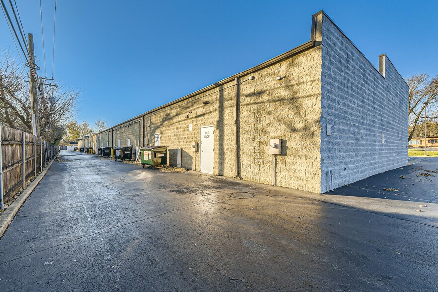 More Photos Of 1201-1231 S Main St, Algonquin Unknown For Lease