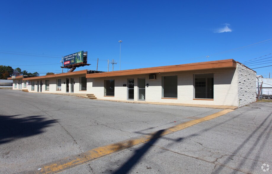 Primary Photo Of 2222 N Memorial Pky, Huntsville Office For Sale