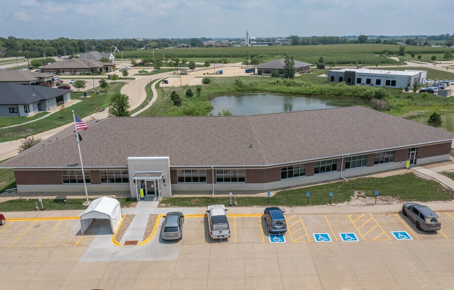 More Photos Of 945 Tower Dr, Waterloo Medical For Lease