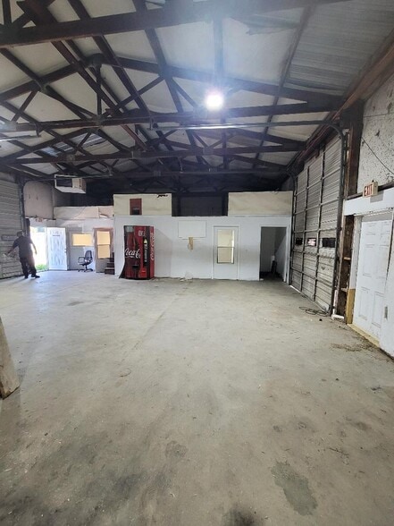 More Photos Of 6132 US 264 E, Greenville Auto Repair For Sale