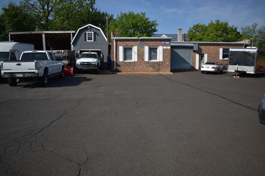 Primary Photo Of 2430 Old Welsh Rd, Willow Grove Auto Repair For Sale