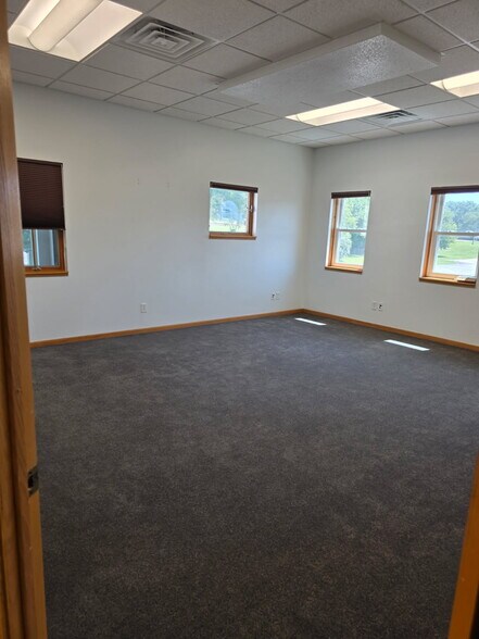 More Photos Of 1130 Sextonville Rd, Richland Center Medical For Lease