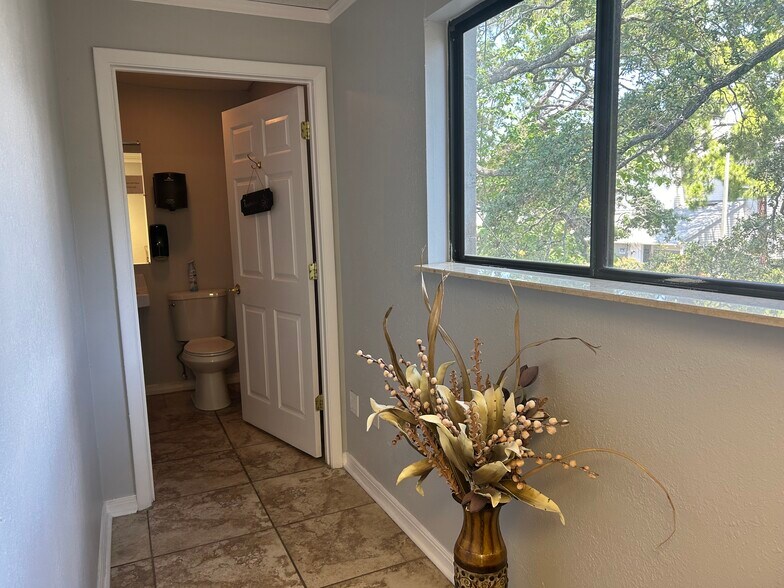 More Photos Of 4707 W Gandy Blvd, Tampa Storefront Retail Office For Lease