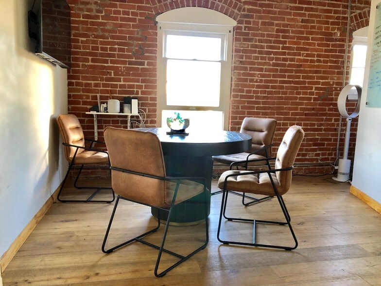 More Photos Of 826 Hampton Dr, Venice Office For Lease