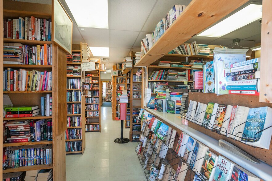 More Photos Of 1113 S Main St, Columbia Freestanding For Sale