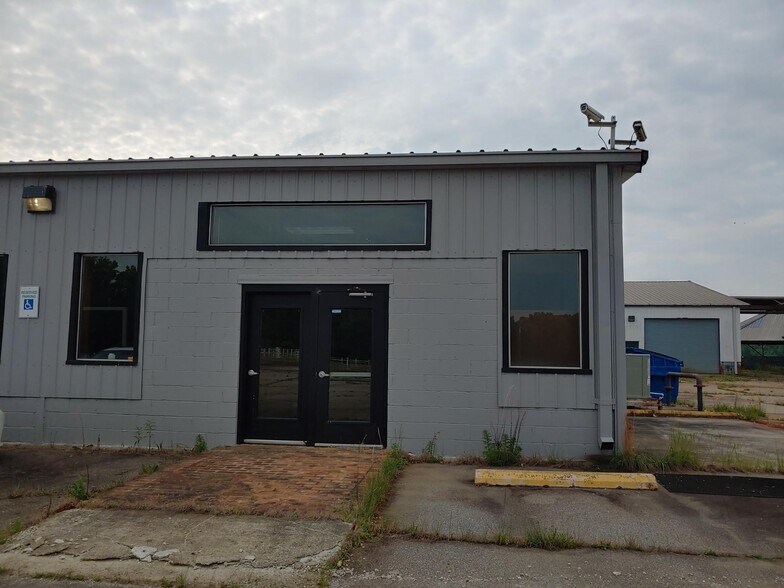 More Photos Of 186 Woodville Rd, Pelzer Distribution For Lease