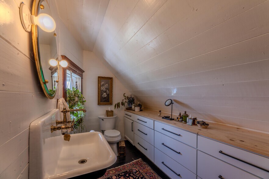 More Photos Of 1611 Little Bear Ridge Rd, Troy Specialty For Sale