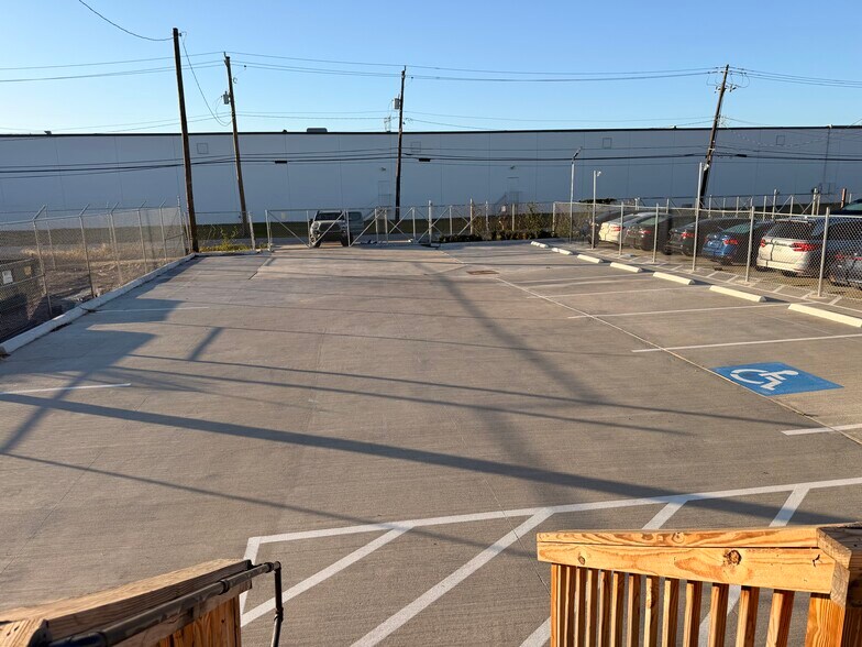 More Photos Of 8622 Lipan Rd, Houston Freestanding For Lease