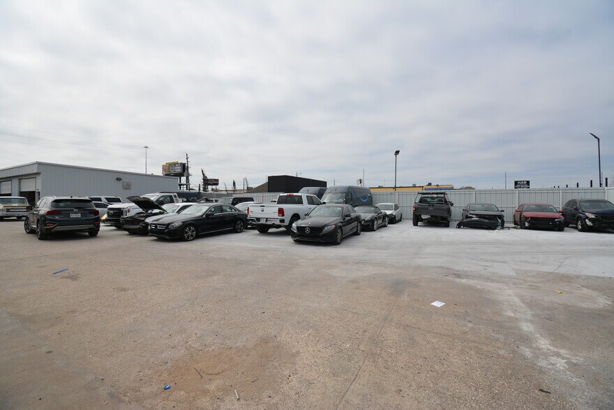More Photos Of 5610-5613 Southwest Fwy, Houston Flex For Lease