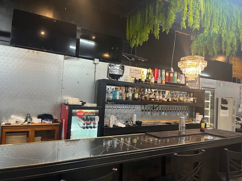 More Photos Of 155 N 5th St, Columbus Restaurant For Lease