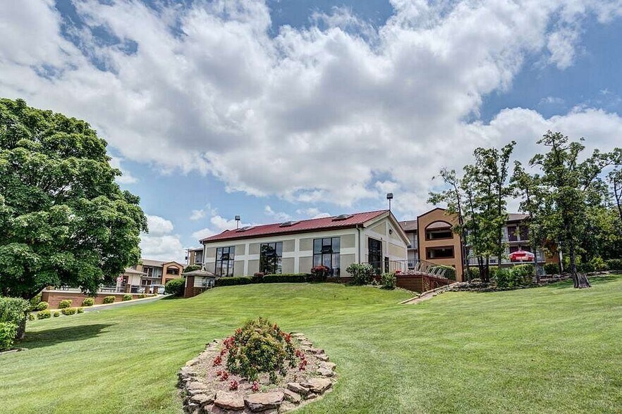 More Photos Of 3601 Shepherd of the Hills Expy, Branson Hotel For Sale