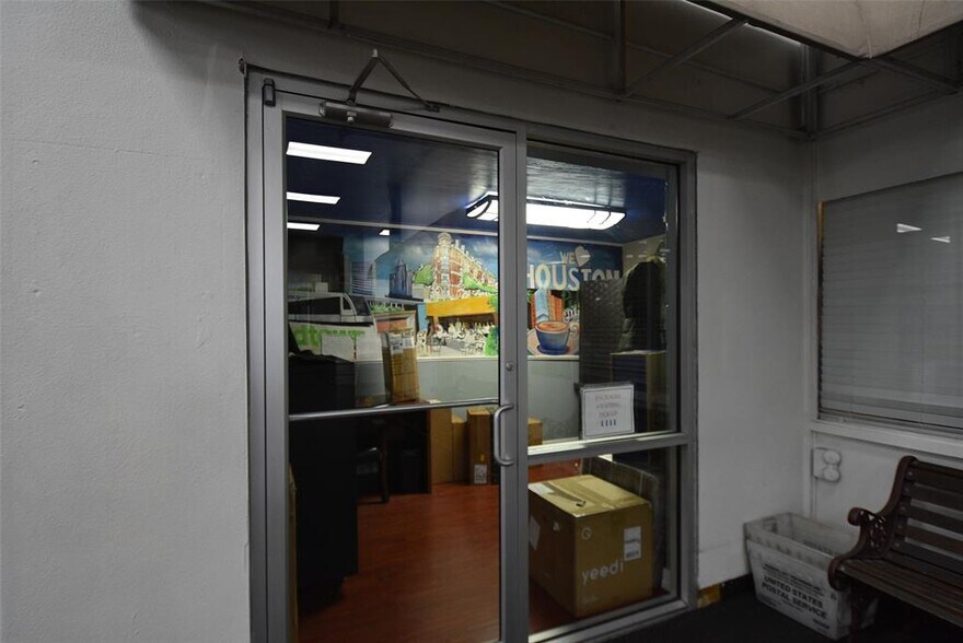 More Photos Of 2016 Main St, Houston Apartments For Sale