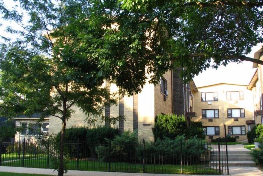 Primary Photo Of 7822-7824 S South Shore Dr, Chicago Apartments For Sale