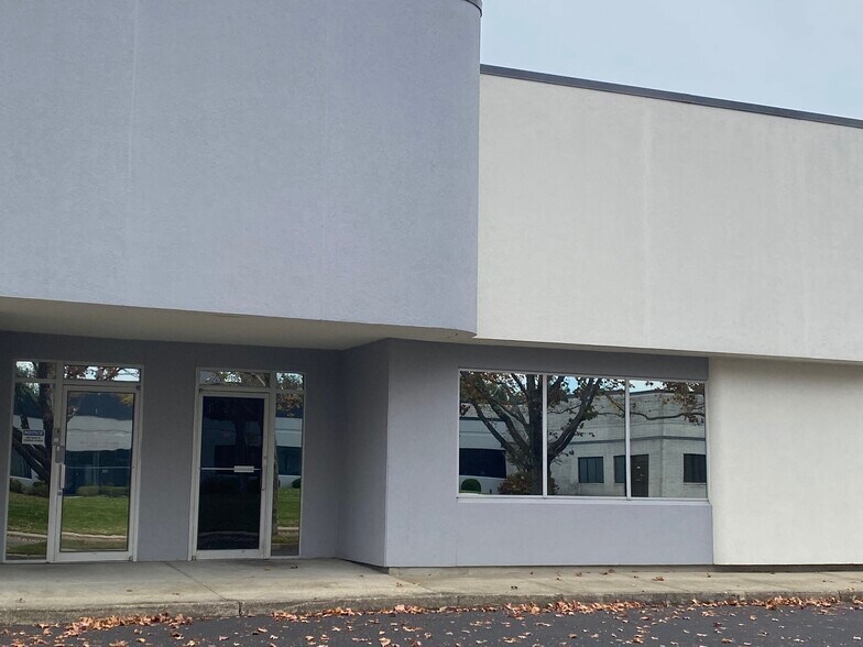 More Photos Of 90 Colin Dr, Holbrook Research And Development For Lease