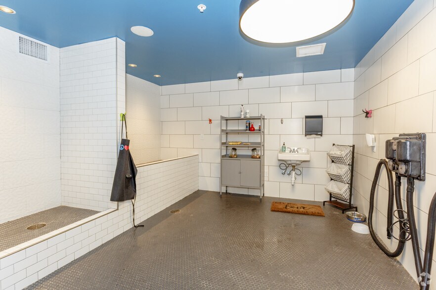 More Photos Of 1000 Berkley Pky, Kansas City Apartments For Sale