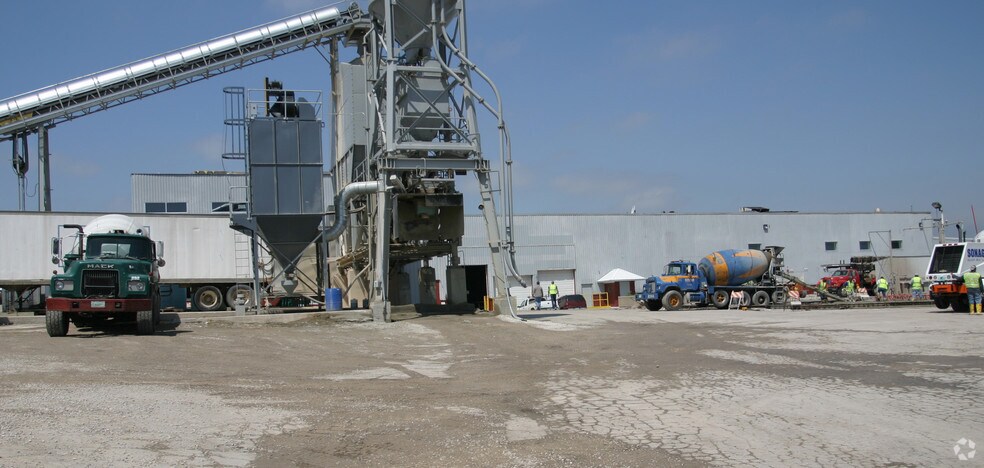 More Photos Of 2929 S Chase Ave, Milwaukee Warehouse For Sale