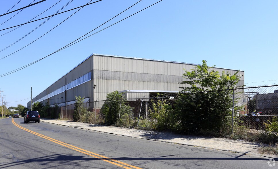 Primary Photo Of 640 N Washington Ave, Bridgeport Warehouse For Lease