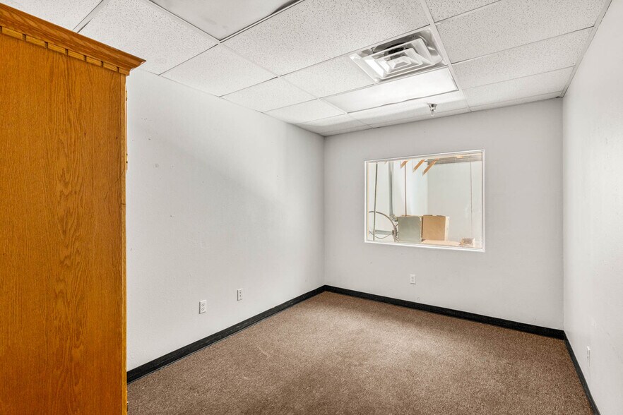 More Photos Of 4570 Donovan Way, North Las Vegas Light Distribution For Sale