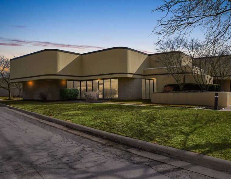 More Photos Of 220-222 E Campus View Blvd, Columbus Office Residential For Lease