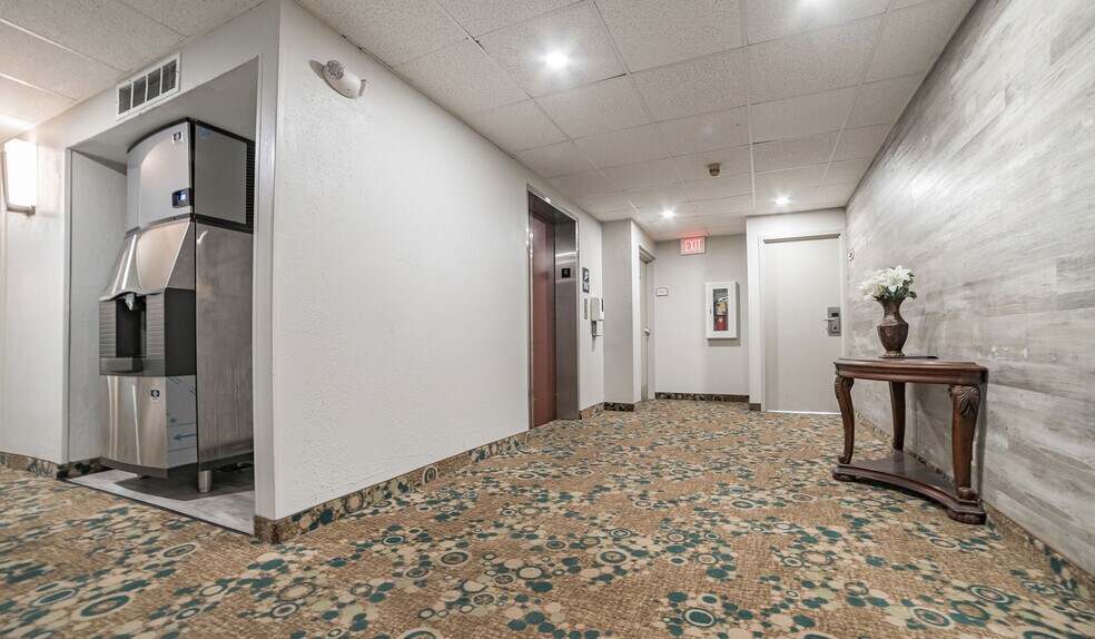 More Photos Of 325 Main St, Keokuk Hotel For Sale