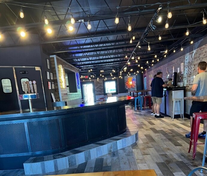 More Photos Of 1417 NE 26th St, Wilton Manors Restaurant For Lease