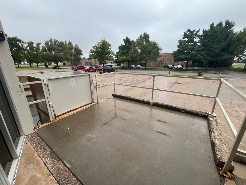 More Photos Of 4220-4232 Charter Ave, Oklahoma City Warehouse For Lease
