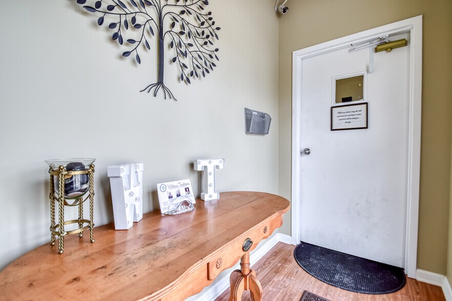 More Photos Of 1366 E 346th St, Eastlake Restaurant For Sale